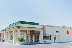 Гостиница Cornerstone Inn & Suites Troy  Трой